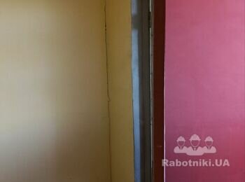 Утеплення стіни на сходовій площадці.