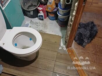 Положити плитку на підлогу