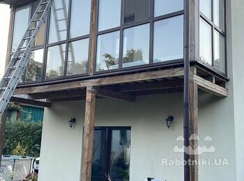 Обшивка металевим сайдингом, утеплення та обробка балкону