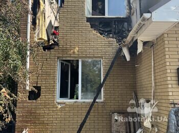 Демонтаж будинку до фундаменту