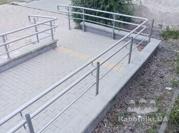 Потрібно зварити та змонтувати перила