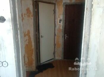 Потрібно розширити два проєми в бетоні під двері по 2 см
