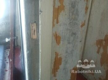 Потрібно розширити два проєми в бетоні під двері по 2 см