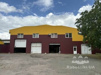 Фарбування будівлі з профнастилу