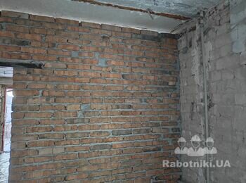 Шпаклівка по маякам цегляної стіни приблизно 29 кв. м.