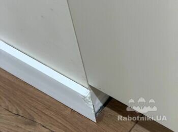 Замінити або відреставрувати плінтуса