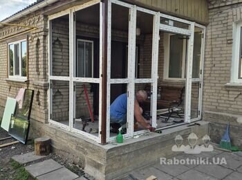 Установ вікон , дверей, балконів.