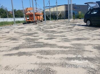 Здерти плівку з сендвіч панелей