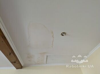 Шпаклівка та фарбування стелі після затіканням води