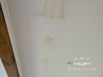 Шпаклівка та фарбування стелі після затіканням води
