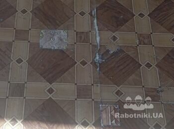 Ремонт лінолеуму в шкільному класі: 16 латок з холодною зваркою