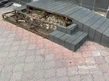 Потрібно демонтувати старі ступені, та зварити з металу нові