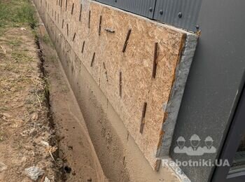 Приклеїти пінопласт на фундамент