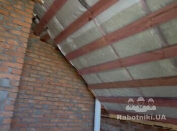 Заміна пароізоляції покрівлі в будинку