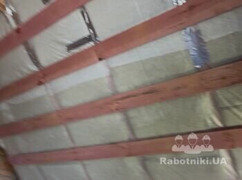 Заміна пароізоляції покрівлі в будинку