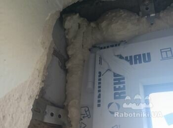 Потрібно зробити внутрішні віконні відкоси 2 вікна