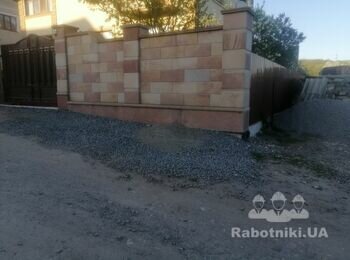 Виконання робіт з модульних блоків, облицювання сходів та фундаменту
