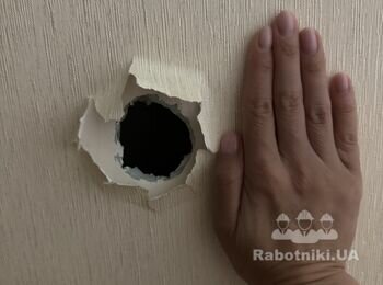 Зашпаклювати наскрізний отвір у гіпсокартонній стіні