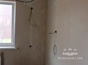 Шпаклювання стін і поклейка шпалер.