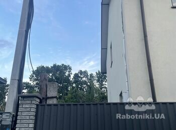 Демонтаж старої електроопори з переміщенням.