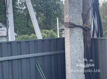 Демонтаж старої електроопори з переміщенням.