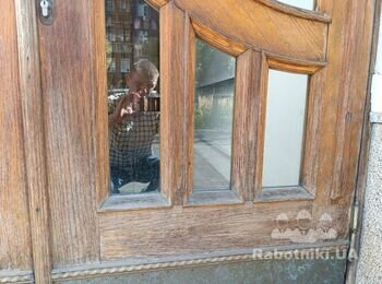 Відновлення, лакування дубових вхідних дверей та фасаду