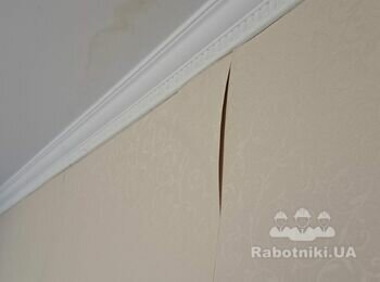 Відновлювальний ремонт кімнати після залиття