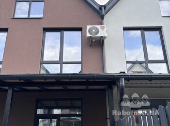 Ремонт фасаду після демонтажу кондиціонерів + фарбування