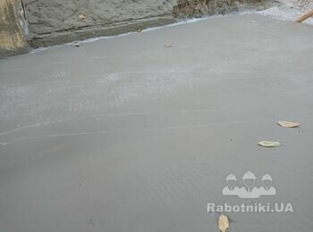 Облицювання плиткою двох невеликих сходових маршів службового входу