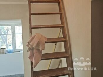 Виготовити деревяні сходи на другий поверх (можливо проживання)