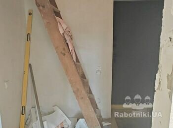 Виготовити деревяні сходи на другий поверх (можливо проживання)