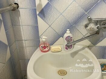 Зняти мийку в ванній і зрізати кронштейни
