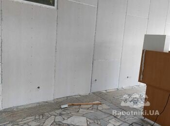 Прошпаклювати шви та стики гіпсокартону з армуванням сіткою і капелюш