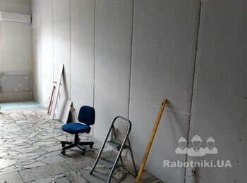 Прошпаклювати шви та стики гіпсокартону з армуванням сіткою і капелюш