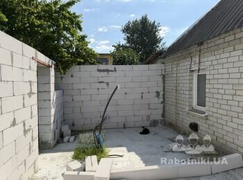 Облицювання цеглою та монтаж односкатного даху прибудови (32 м.кв)