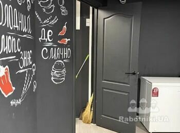 Перекрасить стены, поставить розетки и канализацию согласно проекта