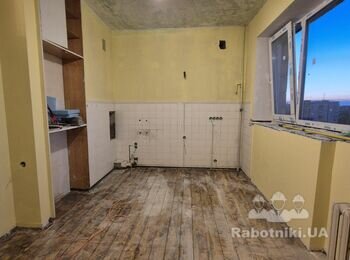 Покласти ОСБ дошку та лінолеум