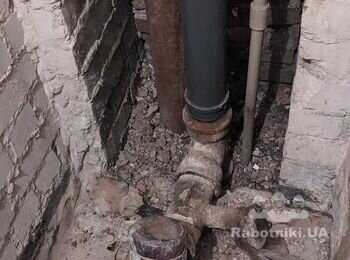 Заміна чугуної хрестовими каналізаційного стояка