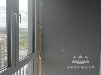 Перетянуть декоративной штукатуркой балкон