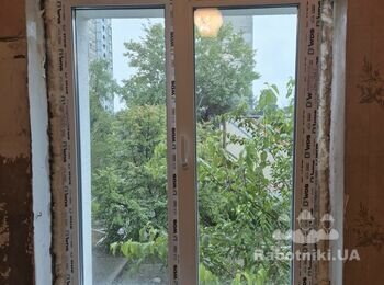 Штукатурка укосів, 2 вікна і балкон