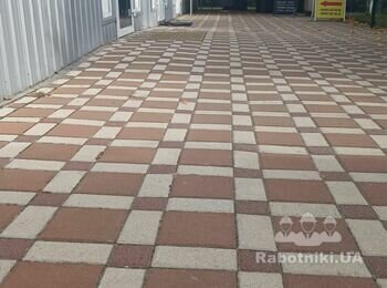 Демонтаж та укладання тротуарної плитки