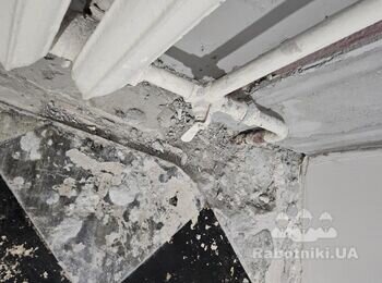 Задача подготовить основание и залить пол самовыравнивающейся смесью