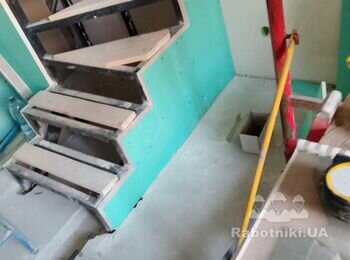 Обшивка металлическую лестницы с деревом