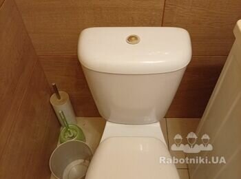 Треба замінити/відрегулювати арматуру в бачкуу унітаза