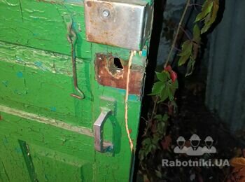 Замена замка (возможно самой двери)