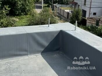 Облаштування парапету бляхою на плоскій покрівлі