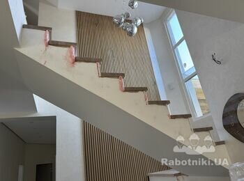 Штукатурка та фарбування сходів