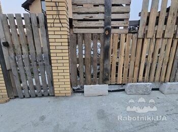 Розчищення ділянки від бур'яну та вивіз будівельного сміття