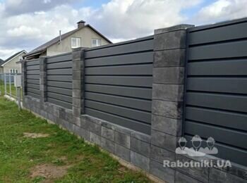 Укладення заборного блоку 50х20х20см та стовпів