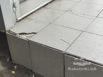 Зробити вуличні сходи (3 сходинки) з цегли і плитки розмір 3 на 1,5 м.